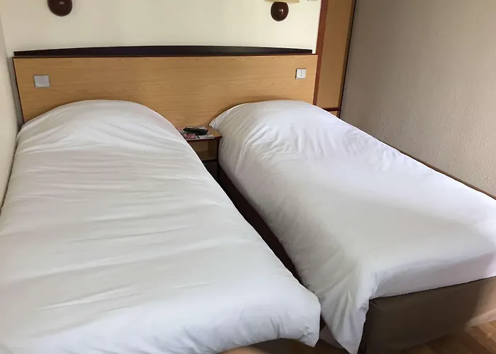 호텔 Campanile 모뵈주